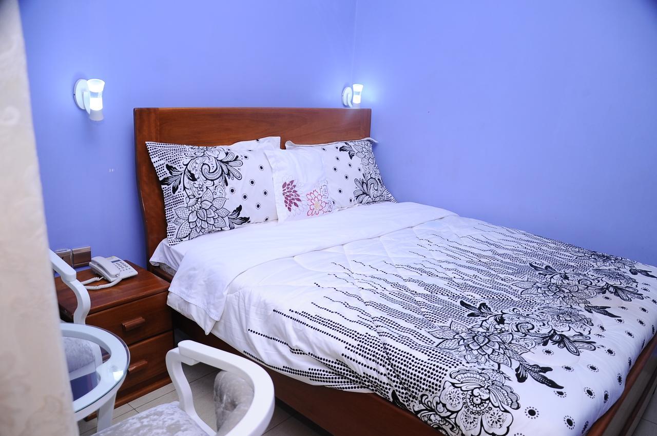 Modern Villa Hotel Кігалі Екстер'єр фото
